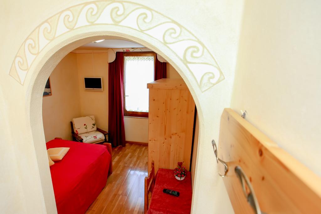 Adele Hotel 3*
