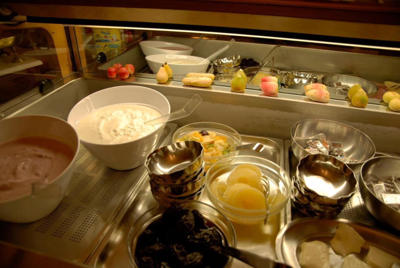 Adele Hotel 3*
